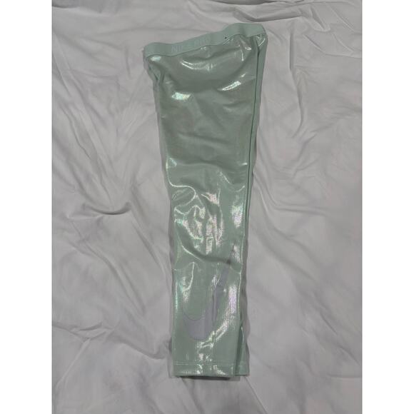 Nike Dri Fit Mermaid Sea Glass 3/4 Length Athletic Leggings Size Medium - Picture 3 of 8